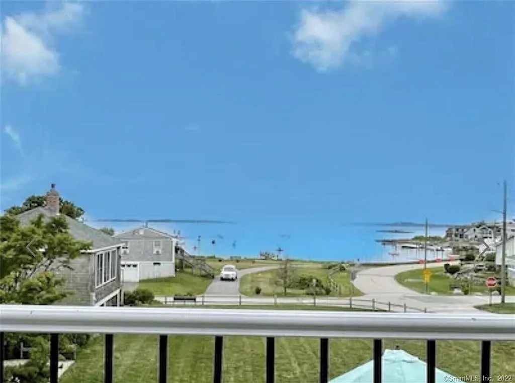 4 bed, 3.0 bath, 2295 sqft, $6,500 — Photo 2