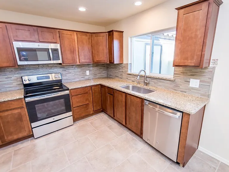1448 Carmelita Dr — Photo 5