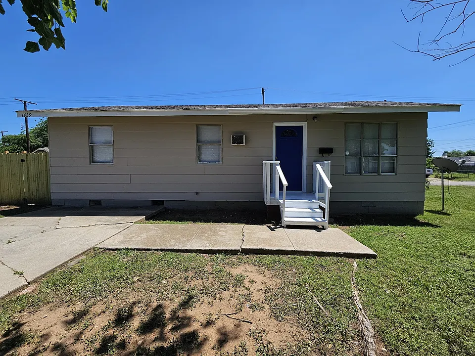1439 NE 24th St