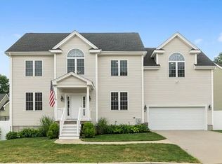 4 Morningside Dr, Medway, MA 02053