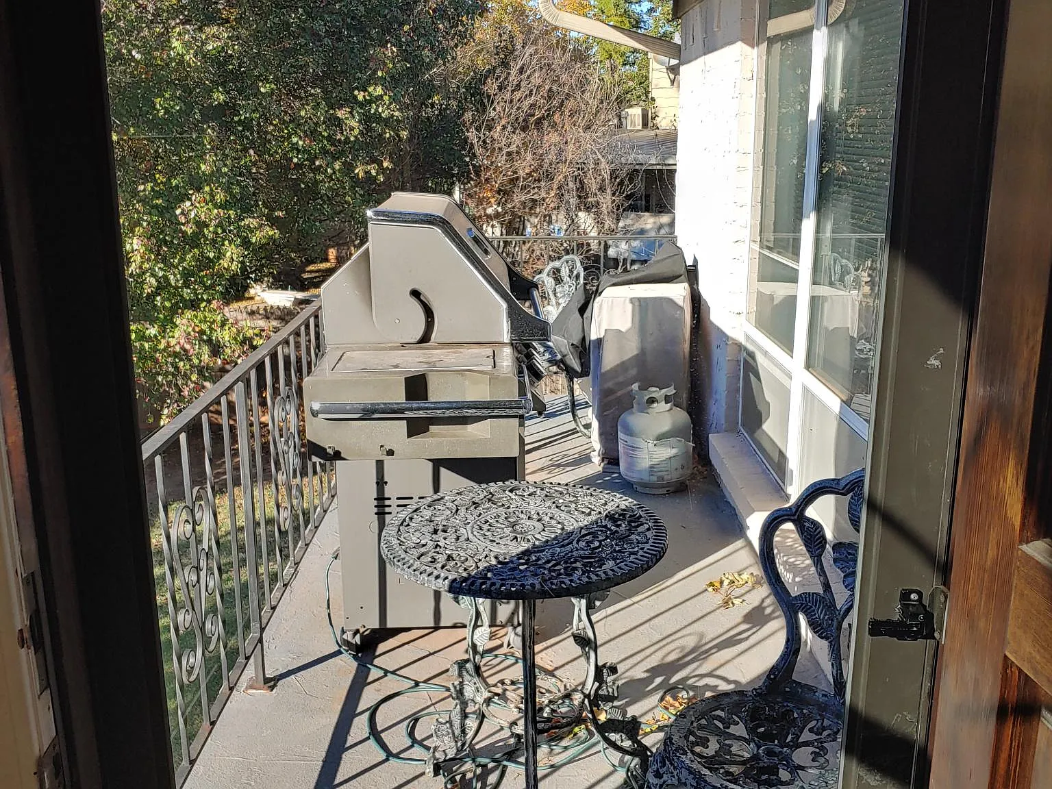 3 bed, 2800 sqft, $2,300 — Photo 4