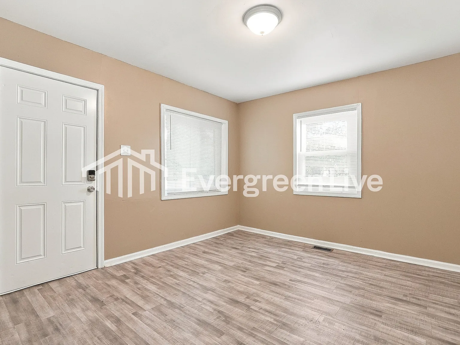 2 bed, 1.0 bath, 774 sqft, $1,145 — Photo 3