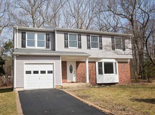 16 Cobblestone Ct, Howell, NJ 07731