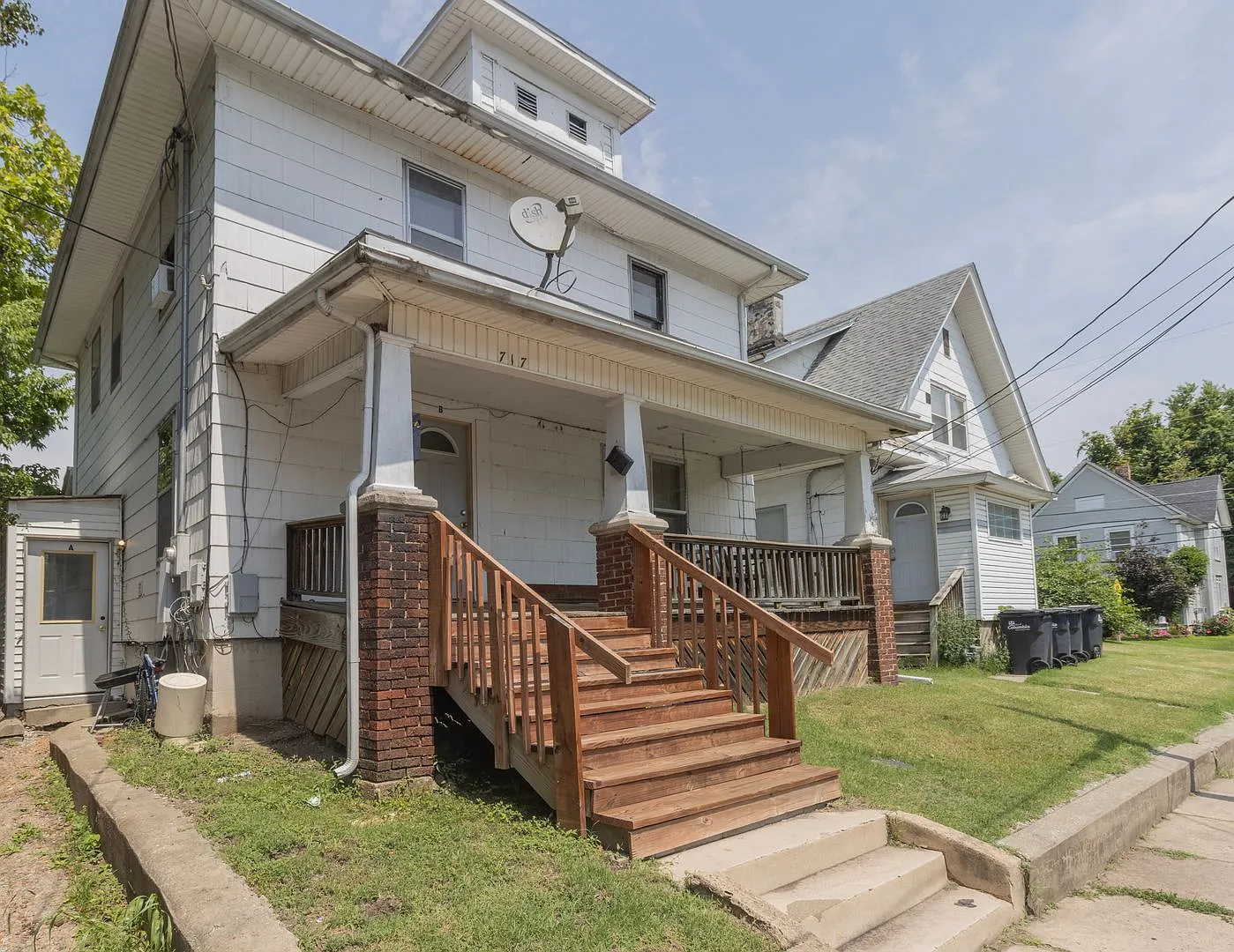 717 Lyon St — Photo 3