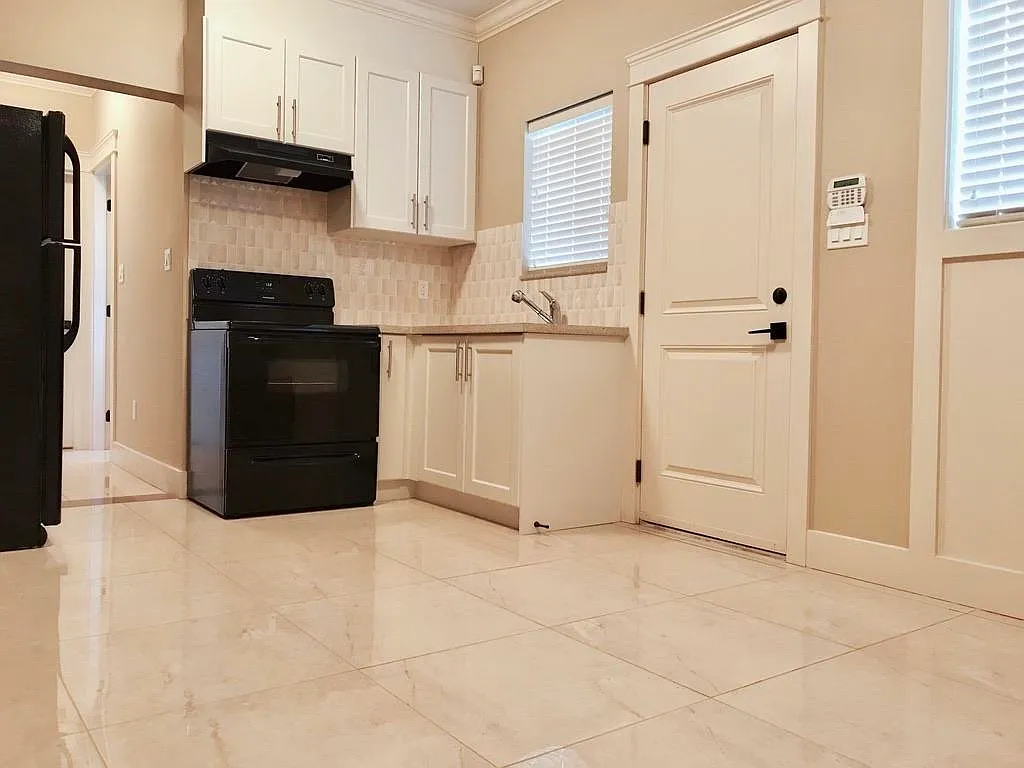2 bed, 700 sqft, $1,650 — Photo 3
