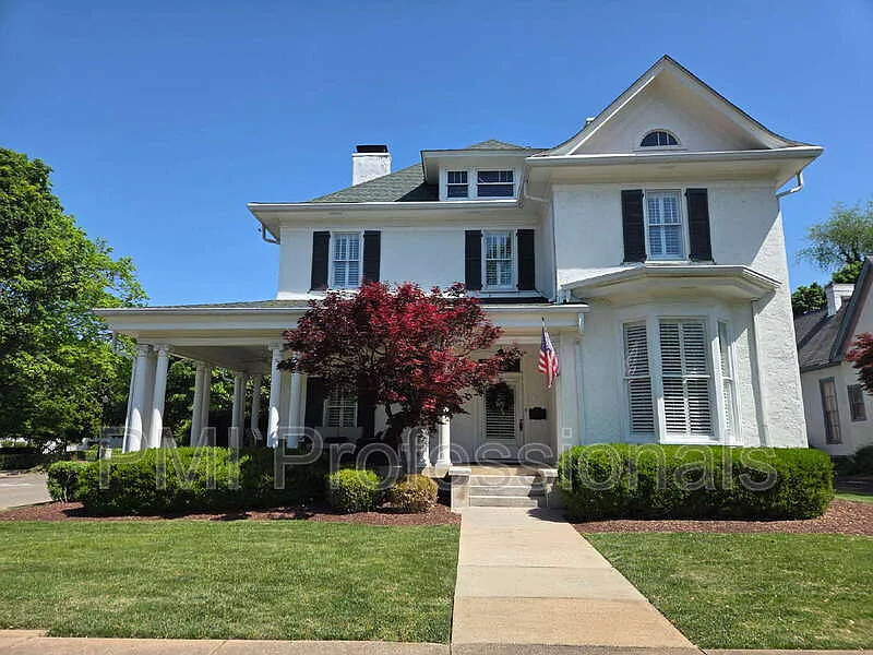 401 E Main St