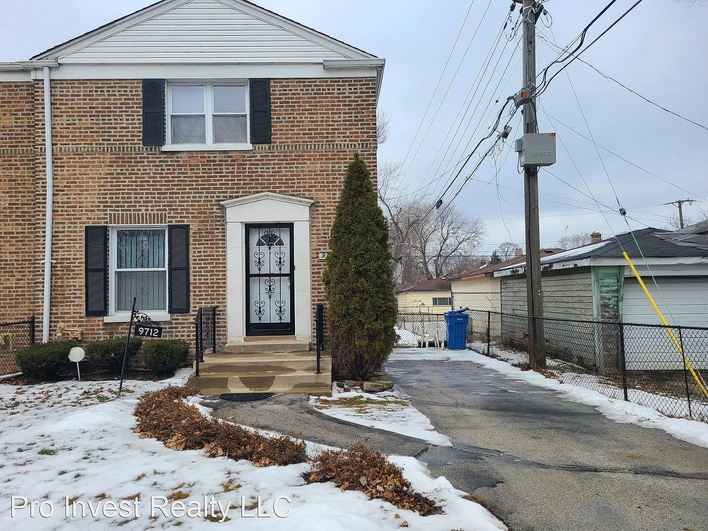 9712 S Merrill Ave photo 1