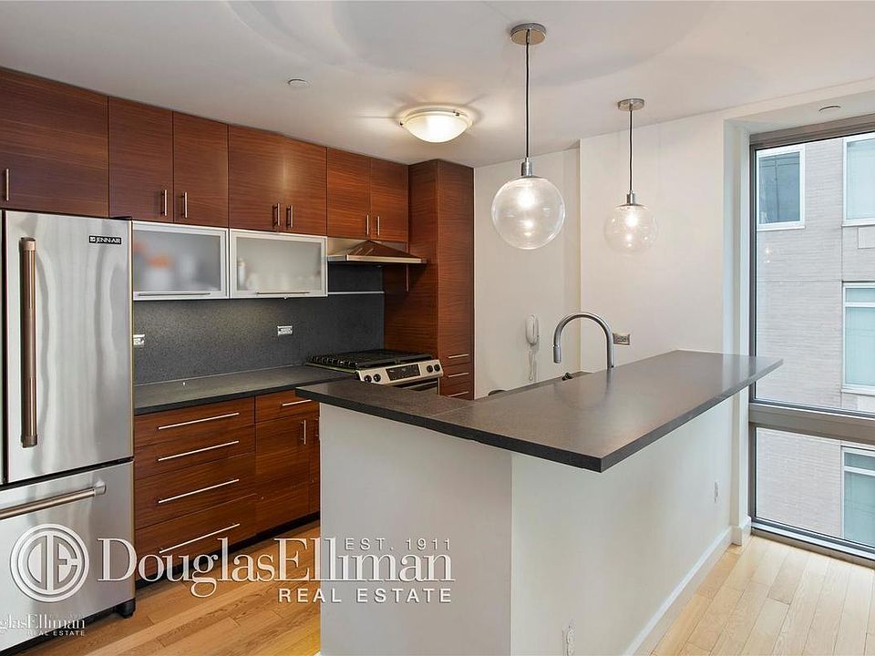 1st image of 225 W 60th St APT 16C