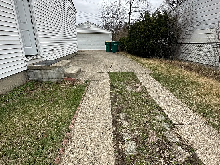 2705 Peachcrest St — Photo 13
