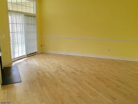 2nd image of 307 Kensington Ln #307