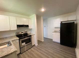 2021 Flower Ln #B, Chesapeake, VA 23324