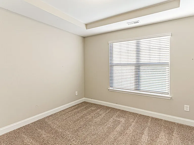 2240 Mannington Dr — Photo 38