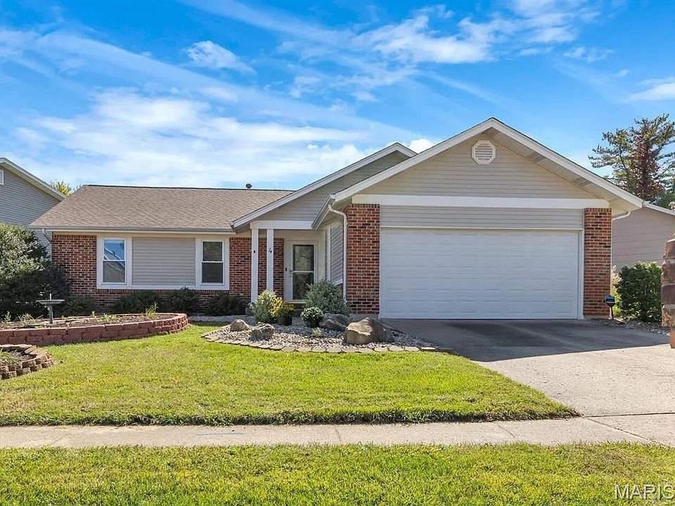 1st image of 4 Barrington Dr