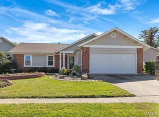4 Barrington Dr, Saint Peters, MO 63376