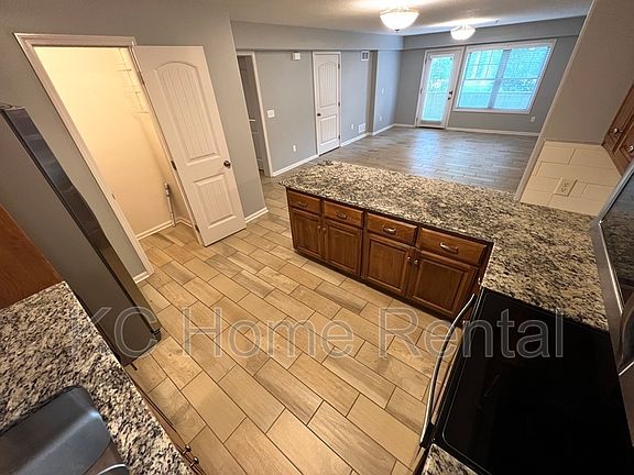 3rd image of 3616 Bell St #1