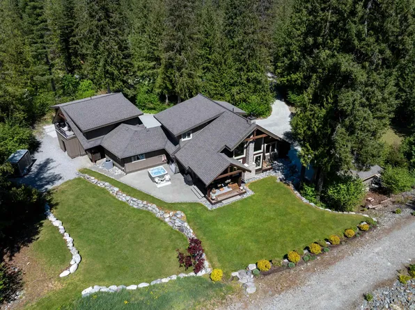 1044 Cedar Grove Ln, Pemberton, BC V0N 2L2