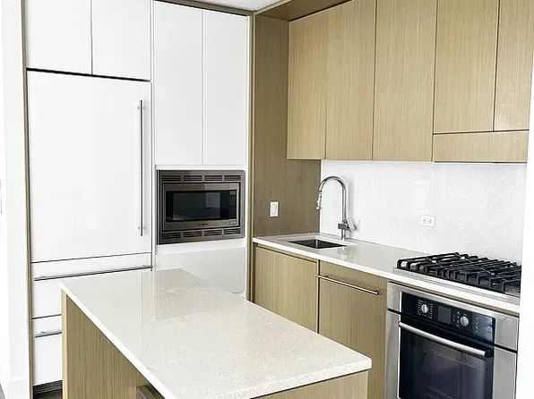 388 Bridge Street image 3 of 13