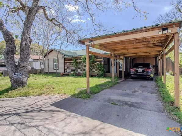 2203 E Trinity St, Victoria, TX 77901