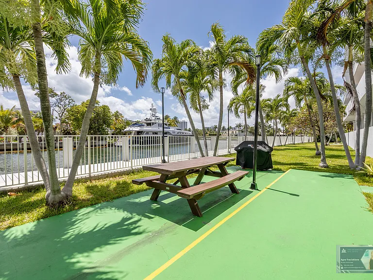137 Golden Isles Dr #914 — Photo 44