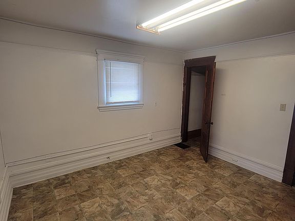 5th image of 117 E Hillsdale St #B