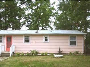 953 Mattox Ave, Colonial Beach, VA 22443