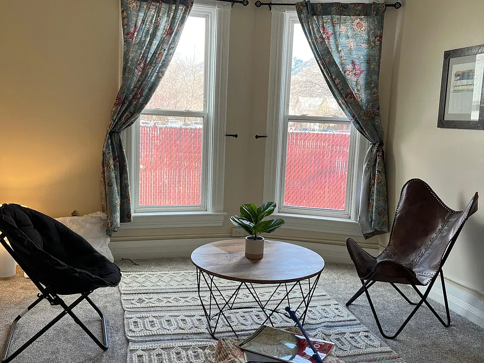 512 S 2nd St W #1