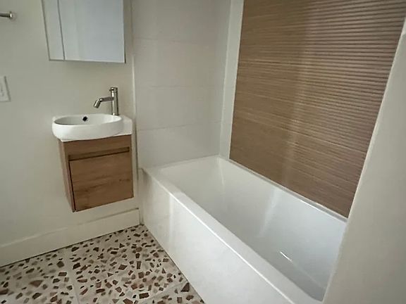 5th image of 530 Westside Ave #2B