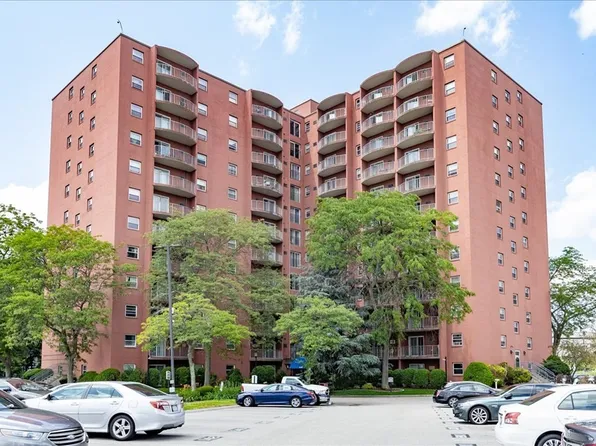 115 W Squantum St APT 204, Quincy, MA 02171