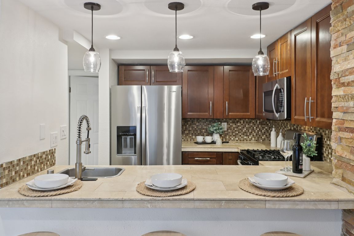 Lauretta St-S1807-014.jpg