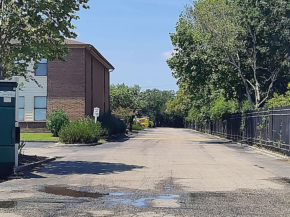 2nd image of 2005 Greens Blvd APT D308