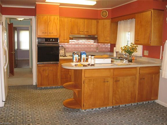 3rd image of 444 Hillcrest Dr