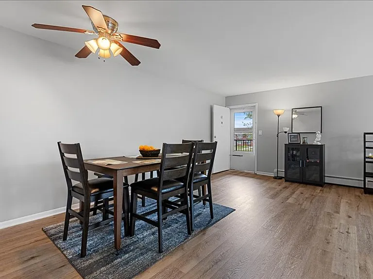 Renovated apartment with pool and parking — Photo 20
