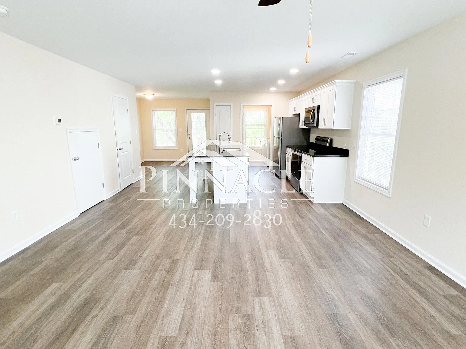 3 bed, 2.5 bath, 1420 sqft, $1,547 — Photo 4
