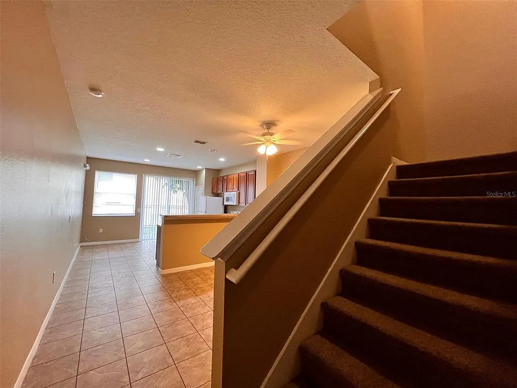3 bed, 2.5 bath, 1362 sqft, $1,750 — Photo 3