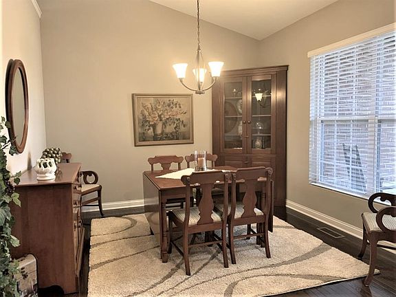 4th image of 965 Burgess Ct
