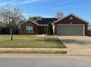 1046 S Applewood Cir, Centerton, AR 72719