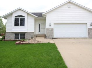 923 Tiara Dr NE, Cedar Rapids, IA 52402