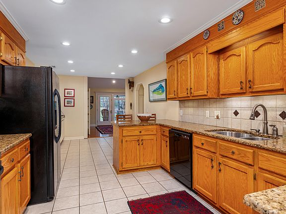 5th image of 770 Torrey Pines Dr