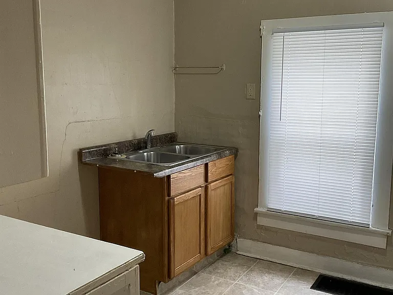 1807 Hale Ave — Photo 16