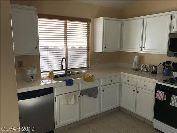 2nd image of 1829 Klamath Falls Way
