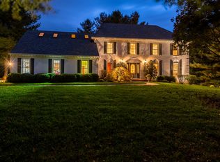 341 Canterwood Ln, Great Falls, VA 22066