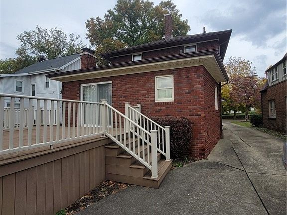 3rd image of 449 E Broadway Ave