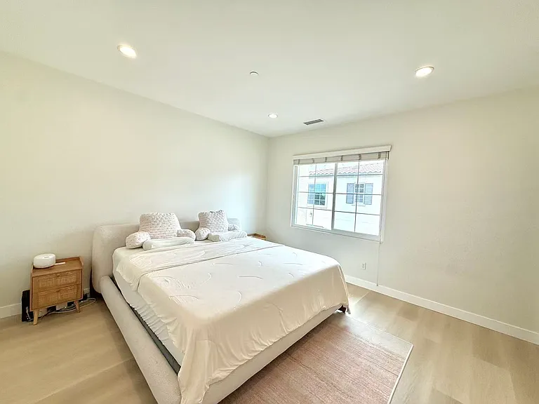 1681 Acacia St #B — Photo 12