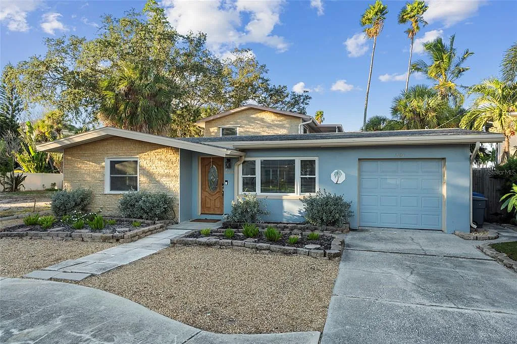 4 bed, 3.0 bath, 2437 sqft, $8,000 — Photo 2