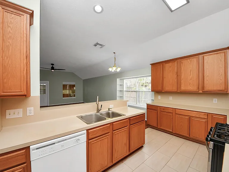 1103 Lake Shore Dr — Photo 4