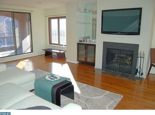 100 N 21st St APT B, Philadelphia, PA 19103