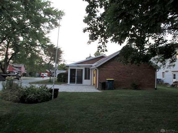 3rd image of 51 E Main St