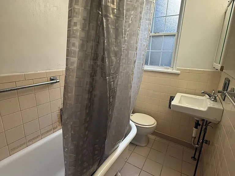 2824 Clermont Ave — Photo 5