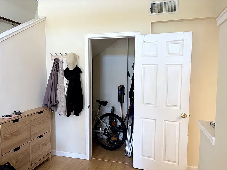 190 Ridgeway Ave #B — Photo 6