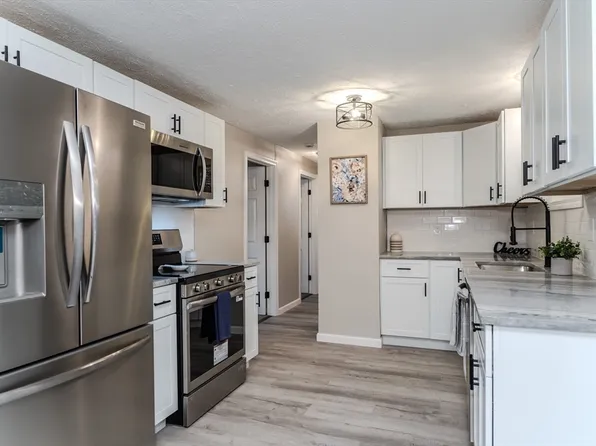 111 Malibu Dr, Springfield, MA 01128